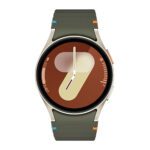 ساعت هوشمند سامسونگ مدل Galaxy Watch 7 40mm دارای قابلیت های کنترل موسیقی (Music Player)، قابلیت مکالمه از طریق بلوتوث، قابلیت تغییر طرح ساعت یا تم، صفحه همیشه روشن (Always-on Display)، پشتیبانی از دستیار صوتی بند پلاستیک
